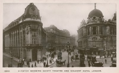 Aldwych met Gaiety theater en Waldorf Hotel door English Photographer