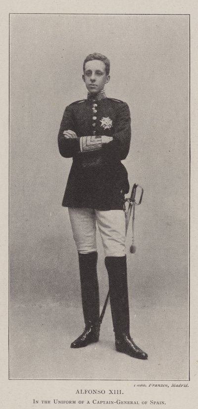 Alfonso XIII, in het uniform van een kapitein-generaal van Spanje door English Photographer