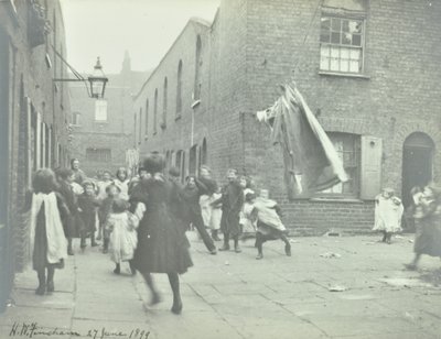 Bishops Court: algemeen uitzicht, Londen, 1899 door English Photographer