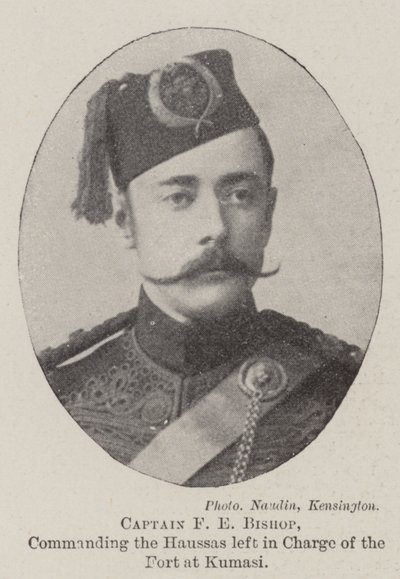 Kapitein F E Bishop, bevelhebber van de Haussas die de leiding hadden over het fort in Kumasi door English Photographer