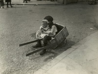 Kinderarmoede, Londen door English Photographer
