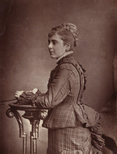 Clara Graham door English Photographer