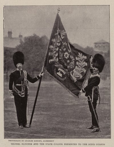 Kolonel Fludyer en de staatskleur gepresenteerd aan de Scots Guards door English Photographer