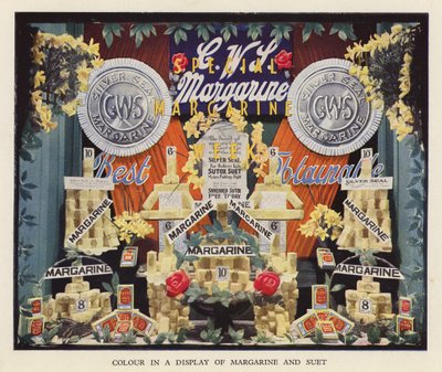 Kleur in een display van margarine en niervet door English Photographer