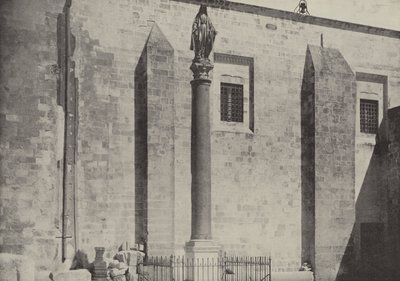 Zuil en standbeeld van de Maagd, Nazareth, nabij de plaats van het huis van Jozef en Maria door English Photographer