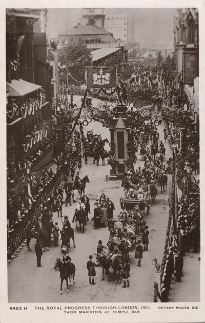 Kroningsprocessie van koning George V en koningin, Temple Bar, Londen door English Photographer