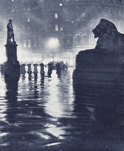 Avondschaduwen op Trafalgar Square, Londen door English Photographer