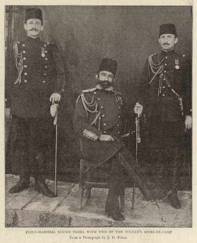 Veldmaarschalk Edhem Pasha met twee van de Sultan