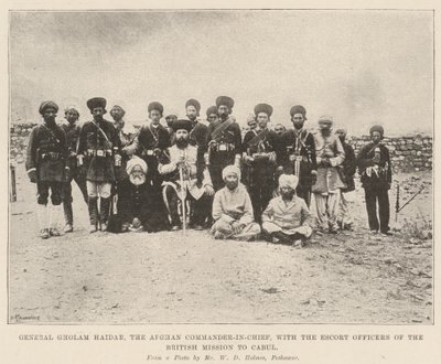 Generaal Gholam Haidar, de Afghaanse opperbevelhebber, met de escorteofficieren van de Britse missie naar Kabul door English Photographer