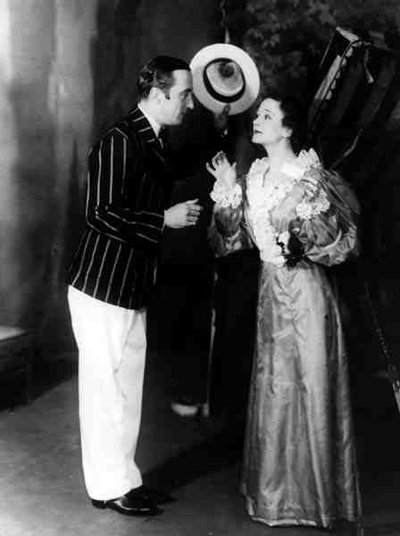 George Curzon als Algernon Moncrieffe (Algy) en Ursula Jeans als Cecily Cardew, in The Importance of Being Earnest, door Oscar Wilde in het Old Vic Theatre, 5 februari 1934 door English Photographer