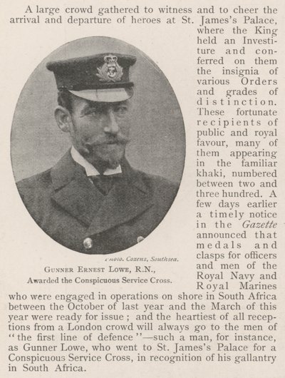 Kanonier Ernest Lowe, RN, bekroond met het Conspicuous Service Cross door English Photographer