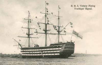 HMS Victory, met Trafalgar signaal door English Photographer