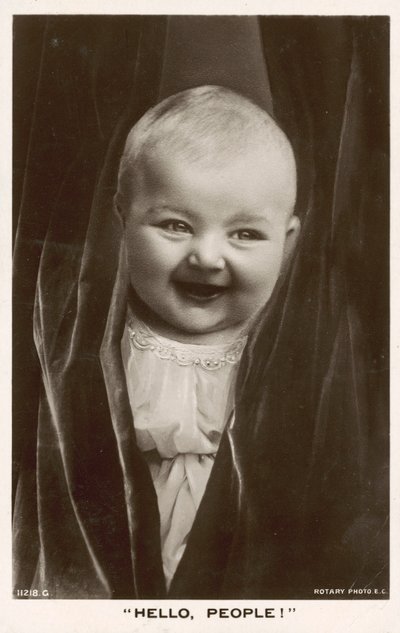 Hallo, mensen! Kind glimlachend door English Photographer