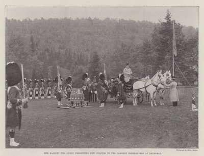 Hare Majesteit de Koningin presenteert nieuwe kleuren aan de Cameron Highlanders in Balmoral door English Photographer
