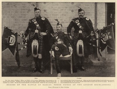 Helden van de Slag bij Dargai, drie doedelzakspelers van de Gordon Highlanders door English Photographer