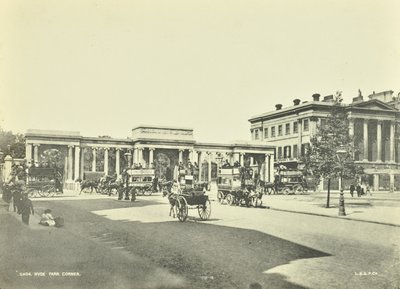 Hyde Park Corner, Westminster: noordwaarts, 1896 door English Photographer