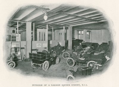Interieur van een garage, Queen Street, EC1 door English Photographer