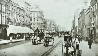 John Lewis, Oxford Street, Westminster LB: kijkend naar het oosten bij Oxford Circus, 1890 door English Photographer