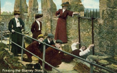 De Blarney Stone kussen door English Photographer