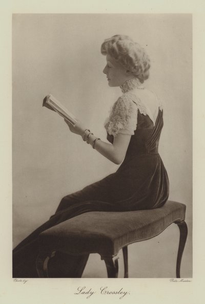 Lady Crossley (z/w foto) door English Photographer