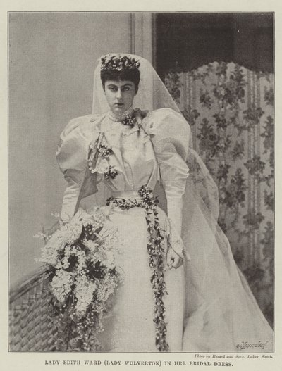 Lady Edith Ward (Lady Wolverton) in haar bruidsjurk door English Photographer