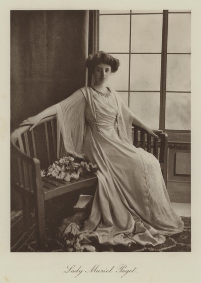 Lady Muriel Paget (z/w foto) door English Photographer