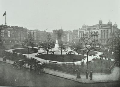 Leicester Square, Westminster: noordoostwaarts, 1896 door English Photographer