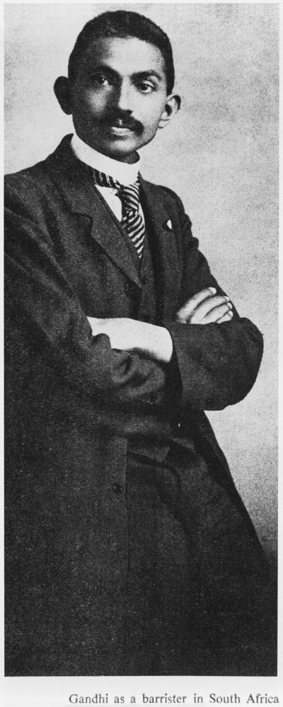 Mahatma Gandhi (1869-1948) als advocaat in Zuid-Afrika, ca. 1900 door English Photographer