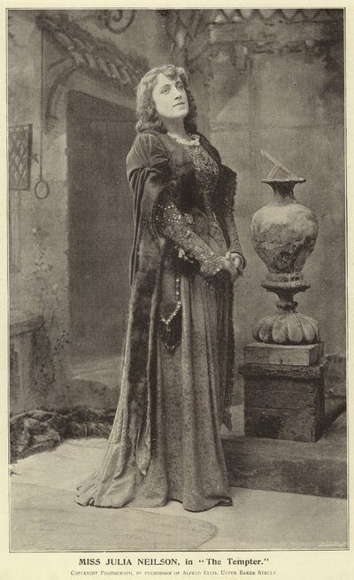 Mevrouw Julia Neilson, in The Tempter door English Photographer