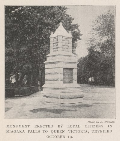 Monument opgericht door Loyale Burgers in Niagara Falls voor Koningin Victoria, onthuld 19 oktober door English Photographer