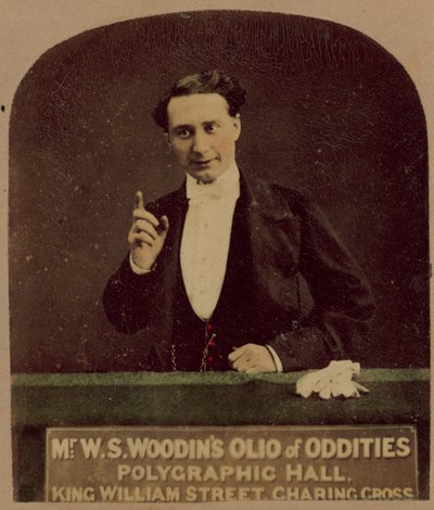 Mr W S Woodins Olio van Vreemdheden door English Photographer
