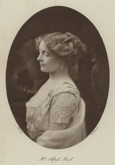 Mevrouw Alfred Mond (z/w foto) door English Photographer