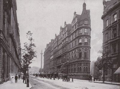Northumberland Avenue, met de Constitutionele Club door English Photographer