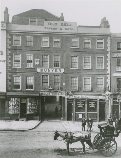 Old Bell Tavern en Hotel, Londen door English Photographer