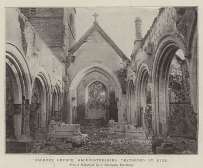 Oldbury Kerk, Gloucestershire, verwoest door brand door English Photographer