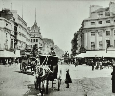 Oxford Circus, Westminster LB: kijkend naar het oosten, 1890 door English Photographer