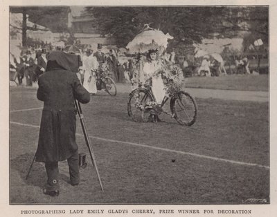 Fotograferen van Lady Emily Gladys Cherry, prijswinnaar voor decoratie door English Photographer