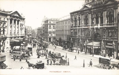 Piccadilly Circus door English Photographer