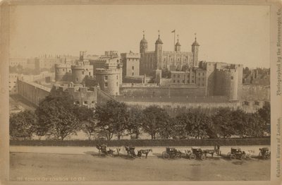 Ansichtkaart met een afbeelding van de Tower of London door English Photographer