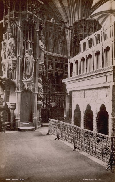 Ansichtkaart met een afbeelding van het interieur van de Henry V Chantry in Westminster Abbey door English Photographer