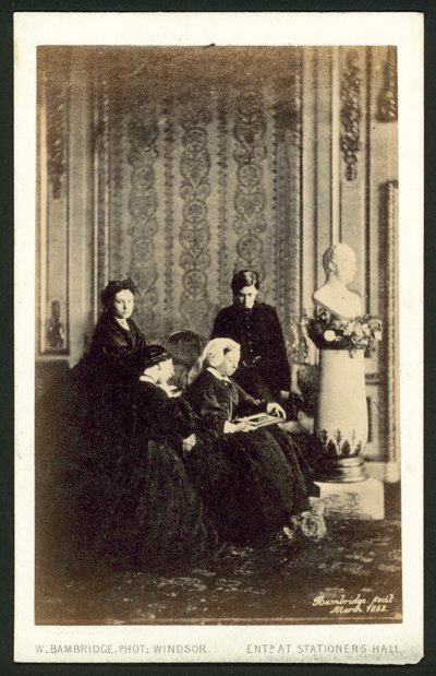 Koningin Victoria en leden van haar familie door English Photographer