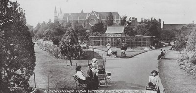 RC Kathedraal vanuit Victoria Park, Portsmouth door English Photographer