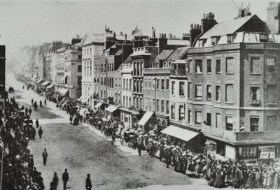 Saint Jamess Street, Westminster: noordwaarts vanaf Pall Mall, 1889 door English Photographer