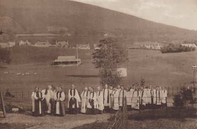 Sedbergh: Processie van bisschoppen en geestelijken door English Photographer