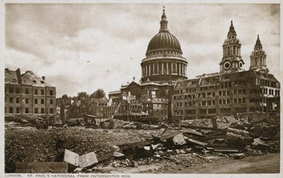 St Pauls Kathedraal, Londen, vanaf Paternoster Row door English Photographer
