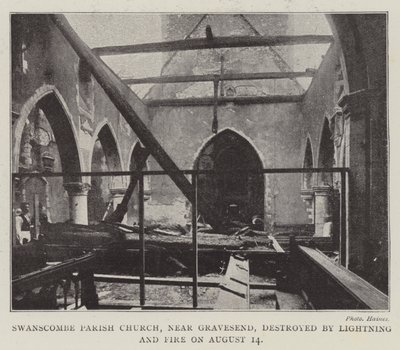 Swanscombe Parochiekerk, nabij Gravesend, verwoest door Bliksem en Brand op 14 augustus door English Photographer