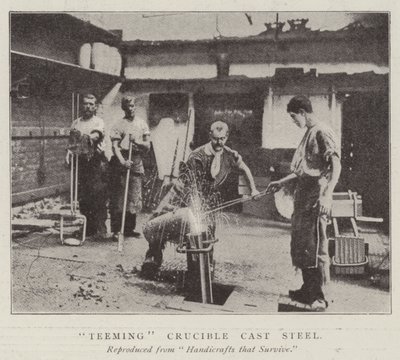 Gietende smeltkroes gietstaal door English Photographer