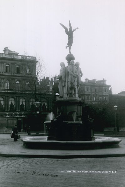 De Brown Fontein, Park Lane, Londen door English Photographer