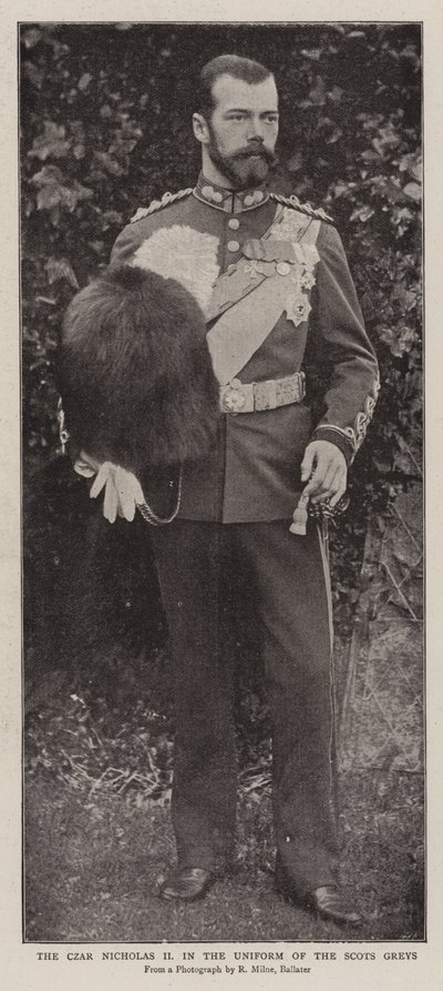 De Tsaar Nicolaas II in het uniform van de Scots Greys door English Photographer