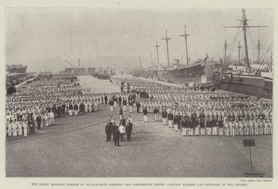 De vroege ochtendparade van matrozen die het Portsmouth Depot vormen, kapitein Hammet en officieren in het midden door English Photographer